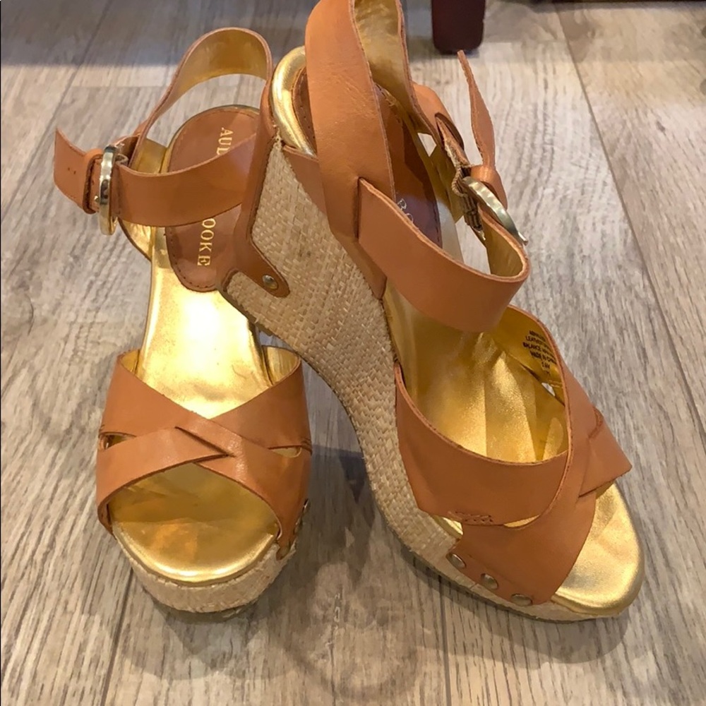 Super light weight platform wedge sandals